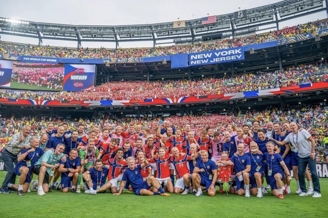 nilsandre08's tweet photo. Tusen takk Våre beste menn🇧🇻 for  gi tidenes beste sommer for en hel Nasjon og fikk all den hyllesten de fortjener. Man er så stolt av denne gjengen av det de leverer dette er verdens beste Gjeng kjenner på stolthet av dette laget lever første gang i vm på 28 år. https://t.co/3dlbKNxSjv
