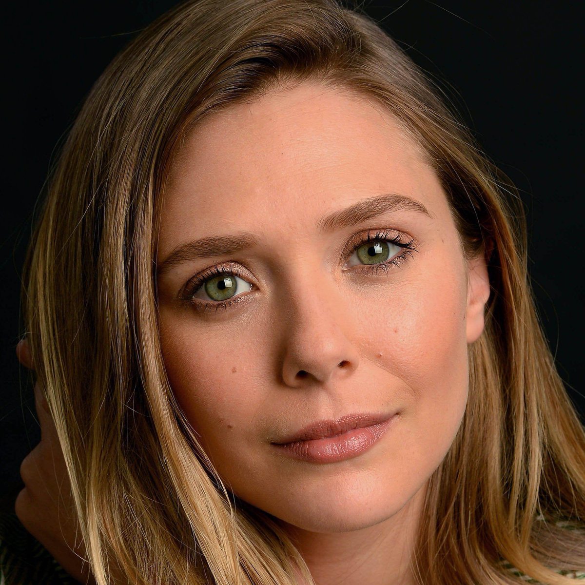 carasdefamosas's tweet photo. Elizabeth Olsen https://t.co/P1hEYZmOih