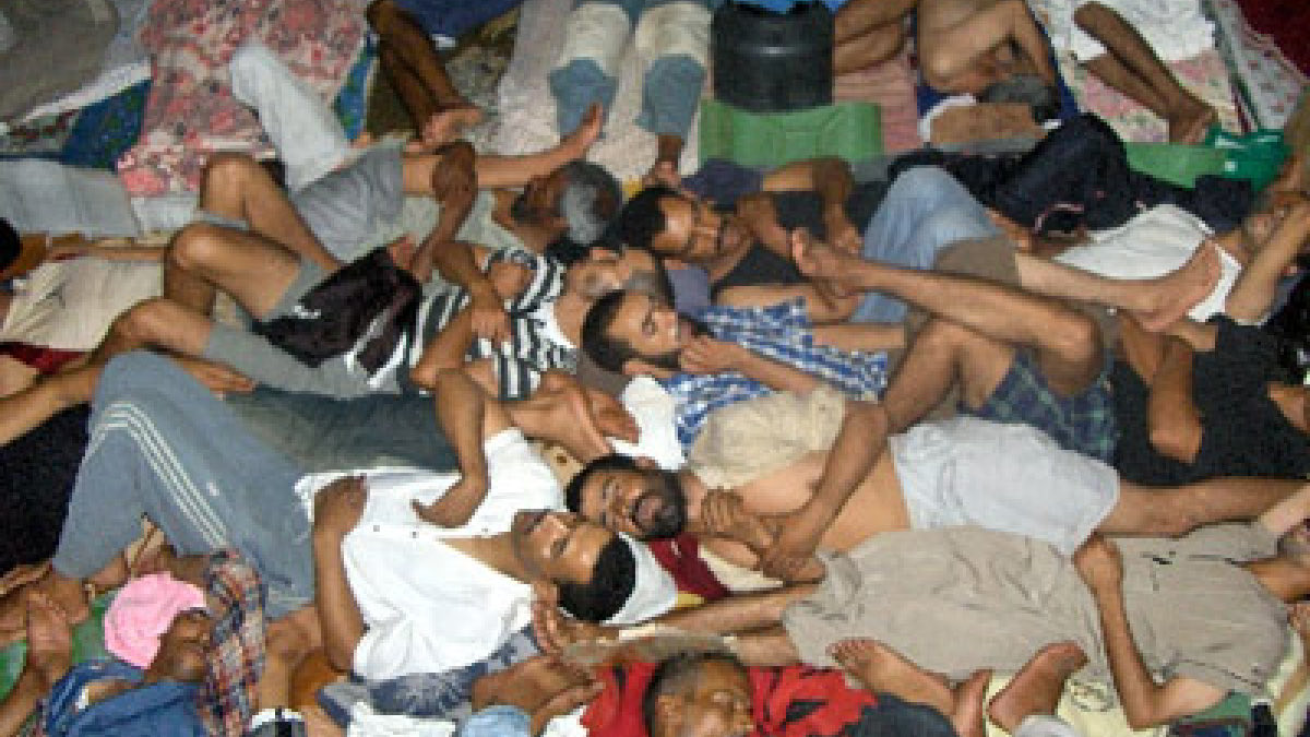 TalebSahara's tweet photo. No es Abu Ghraib en Irak ni Guantánamo, es la cárcel negra en El Aaiún, Sáhara Occidental ocupado, donde Marruecos tenía apilados como sardinas a cientos de saharauis por el único delito de ser saharauis.

Que no vengan a darnos lecciones hoy de “convivir” con Marruecos. https://t.co/kqDGLXjYTn