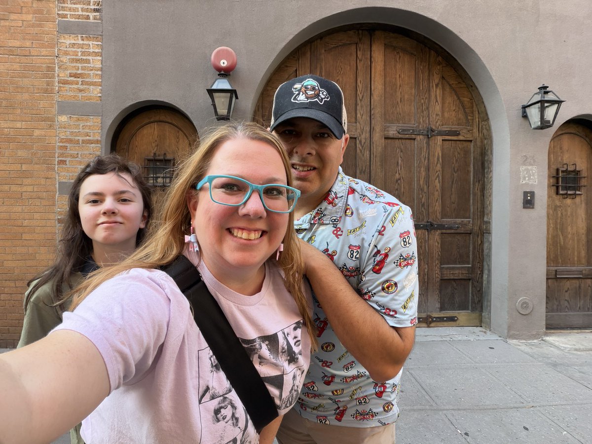 starlitsinger's tweet photo. Happy #SwiftDay to all of those who celebrate!! Our family is celebrating in NYC on my quest to find all things Taylor! @taylornation13 @taylorswift13 https://t.co/ztnPF28hAs