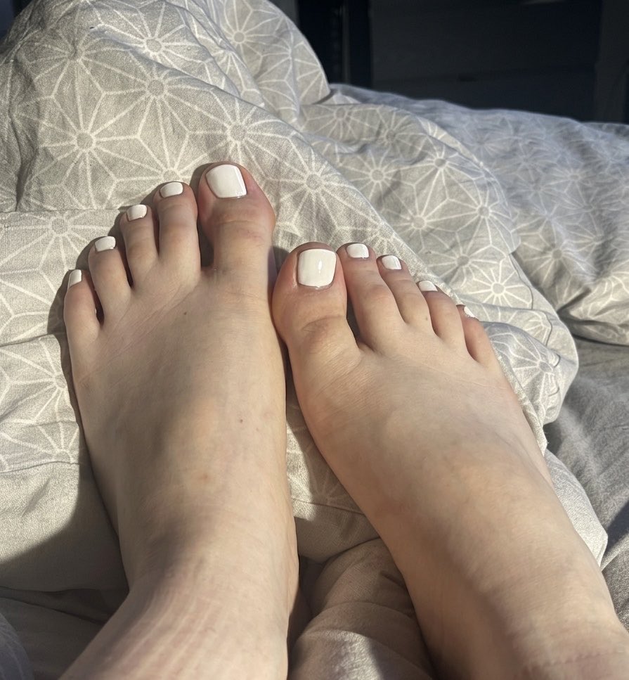 jimslicks101's tweet photo. Fresh pedicure 😋

#feet #findom #füße https://t.co/xWpW5FZT2M