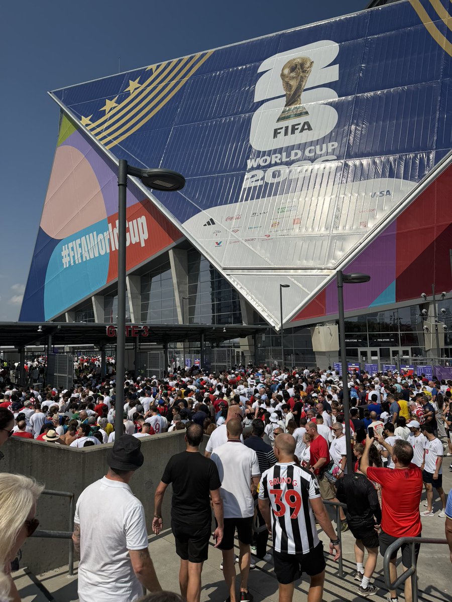 LUFC1992_v2's tweet photo. Of the 4 stadiums we visited in the World Cup Atlanta was the most impressive inside. 

But getting in and out wasn’t easy. Lots of slow moving queues both before and after the game. 

England and Argentina fans both have beef with each other (sorry) so it could be a bit lively… https://t.co/7ORmHyTslh