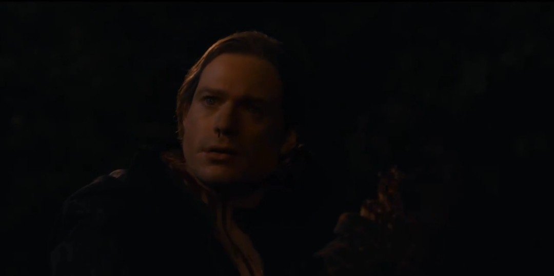 vmprlstt's tweet photo. sorry but armand trying group therapy and writing a multi-page apology letter to lestat as part of his healing journey, only to behead him 2 episodes later is hilarious 😭 https://t.co/P3Qvu0GFIT