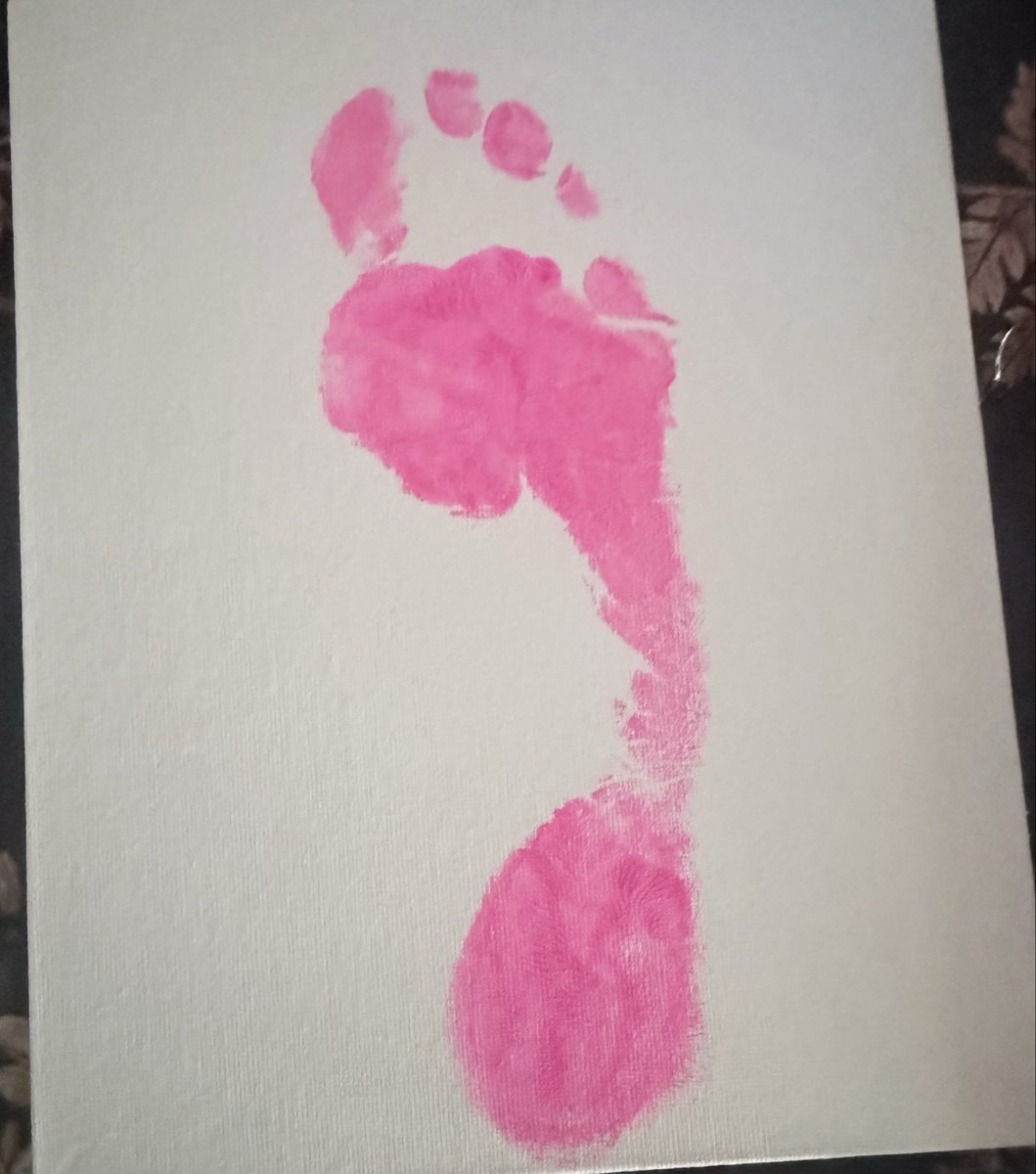 Jazziftpc's tweet photo. @Casualfeet2  If you want a real woman’s feet content, I’m your girl! Item in my video is available for purchase. Custom paintings available as well. Take a piece of me home 🦶 Real paypigs only https://t.co/GhP1aBoyye