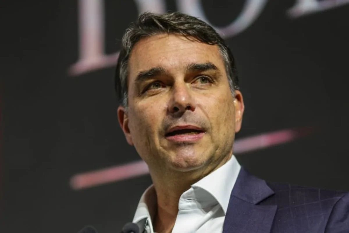 Metropoles's tweet photo. ➡️ A CARTA | Por decisão de Moraes, Flávio não poderá visitar Bolsonaro antes do 1º turno

Leia na coluna de @manualcantaraa https://t.co/cZmXazxilx