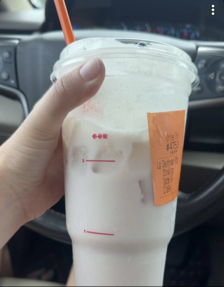 _Harleyangel's tweet photo. Hey @dunkindonuts I got a large strawberry daydream refresher and was told they’re only allowed to fill up to the first line with refresher base.. is that accurate? Why am I paying $6 for a drink thats 2/3 milk? Its not even pink https://t.co/d6gmYvPhEH