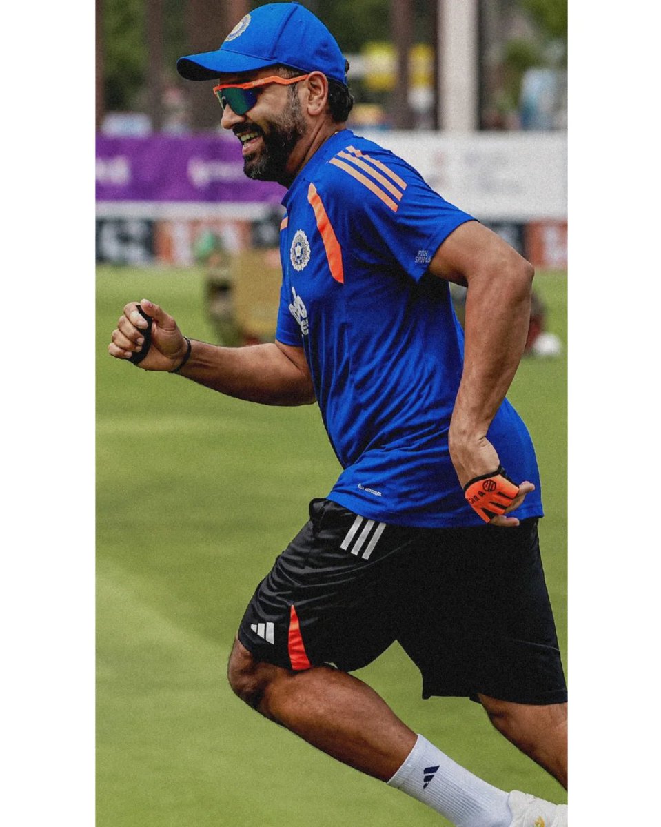 Team45Ro's tweet photo. Rohit Sharma Practice Session Pictures 💙🇮🇳

#RohitSharma https://t.co/lZwUOtiMoF