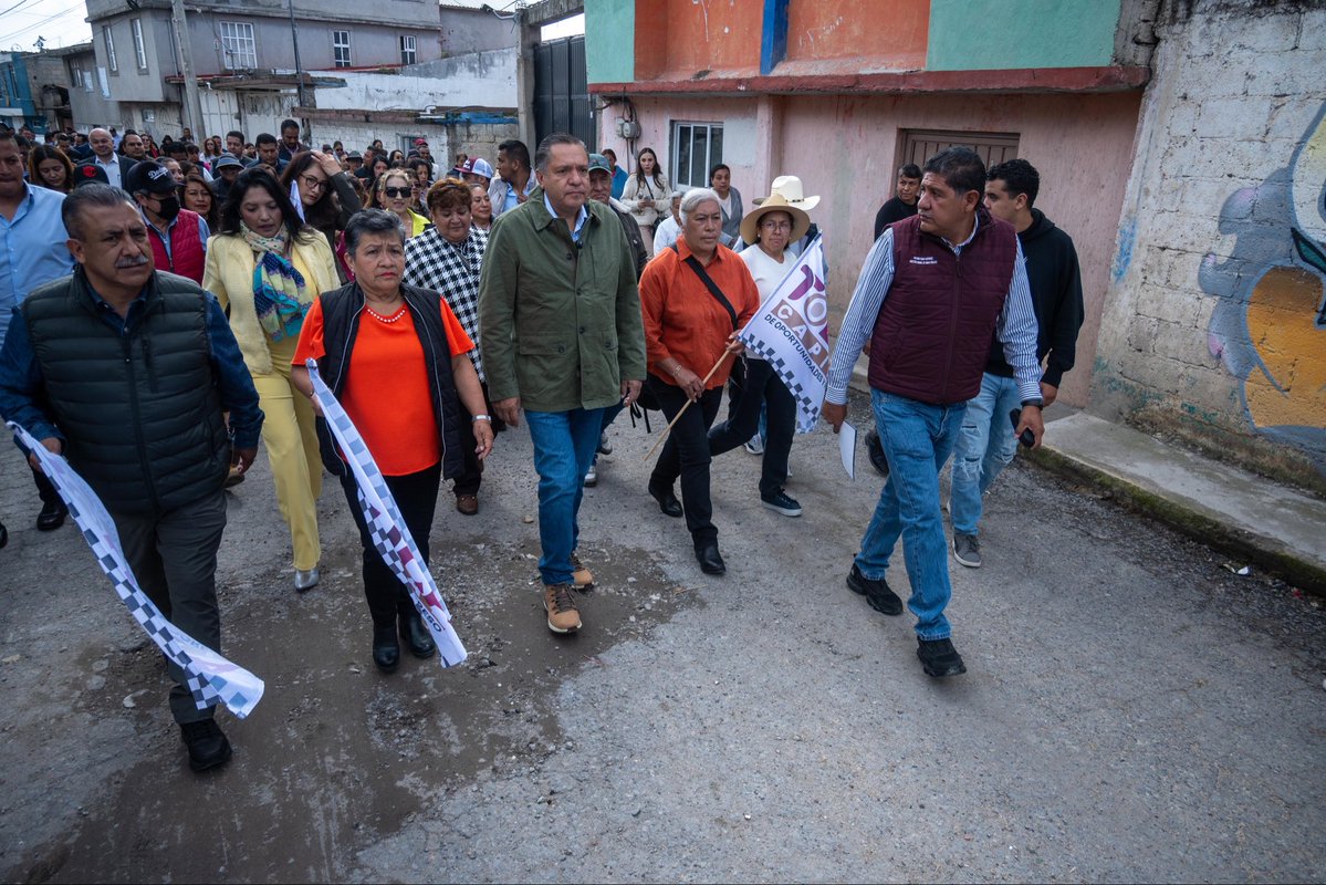 rimoba's tweet photo. Cumplir la palabra también es transformar las calles que durante años estuvieron olvidadas.

En Cacalomacán iniciamos la segunda etapa de pavimentación con concreto hidráulico de la calle #ElNevado, una obra que beneficiará a más de 8 mil habitantes. https://t.co/hx88msOGWH