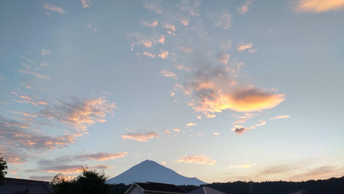 3007moco1124's tweet photo. おはようございます
今朝の富士山 https://t.co/q6v61e0wxa