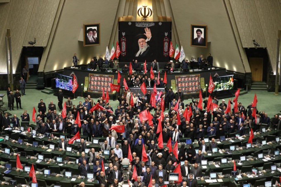 reihane_asgari's tweet photo. صحن علنی هم برگزار شد، بهانه تراش ها گرم کنید برای لجن پراکنی بعدی! https://t.co/KeYY1bhXPA