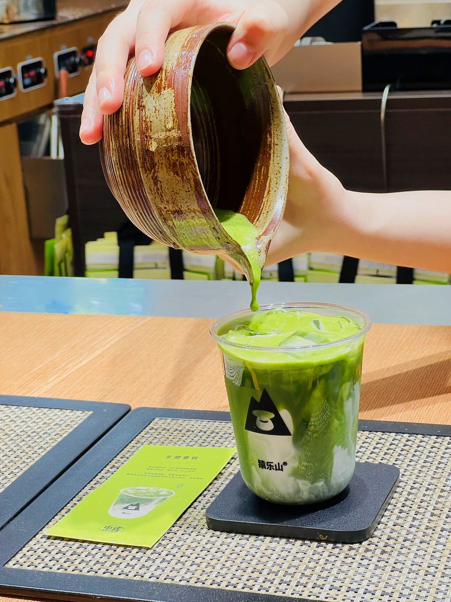 jihwan7419's tweet photo. Tried this new early-morning matcha latte with house-made honey foam, and the smooth, earthy taste paired with the light foam made my weekday so much brighter—game changer for busy mornings! https://t.co/i5tGLvQSuL