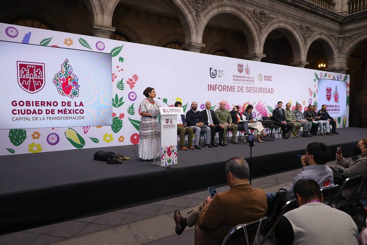 guerrerochipres's tweet photo. En el #Mundial2026, la seguridad también salió campeona en la Ciudad de México, gobernada por @ClaraBrugadaM. Mientras la capital superaba una de las pruebas logísticas y operativas más importantes de su historia reciente, los resultados confirmaron una tendencia positiva: junio de 2026 registró el menor número de homicidios en 15 años