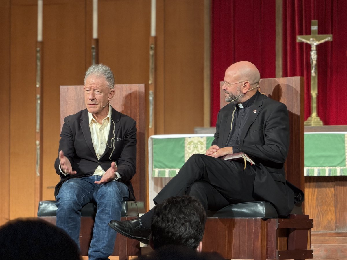CTSFWedu's tweet photo. Singer-songwriter Lyle Lovett, in Fort Wayne for a show, joined us for chapel, coffee hour, and a short tour last Friday. In a Q&A after chapel, Lovett, a lifelong LCMS Lutheran, told students: “It's a life of service you are signing up for. Please know that those of us in the congregation appreciate your sacrifice and your dedication to giving us the opportunity to hear the Word of God.” #ctsfw