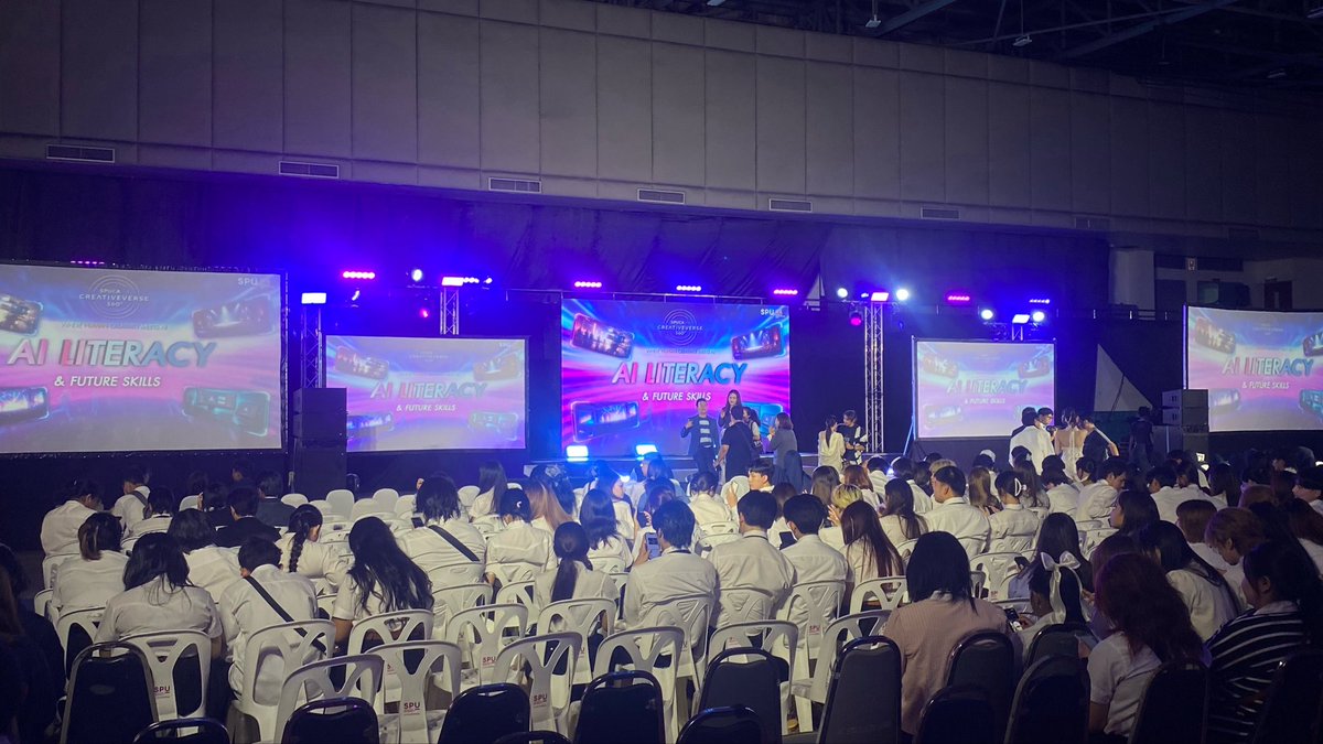 userngun's tweet photo. วันนี้เราอยู่งานที่รวบรวมผลงานและเทคโนโลยี AI สุดสร้างสรรค์จากนักศึกษาปี 68 คณะนิเทศศาสตร์ของมหาวิทยาลัยศรีปทุม มาดูกันว่ามีอะไรน่าสนใจบ้าง

#SPUCAaiShowcase https://t.co/DWD5bglCHD