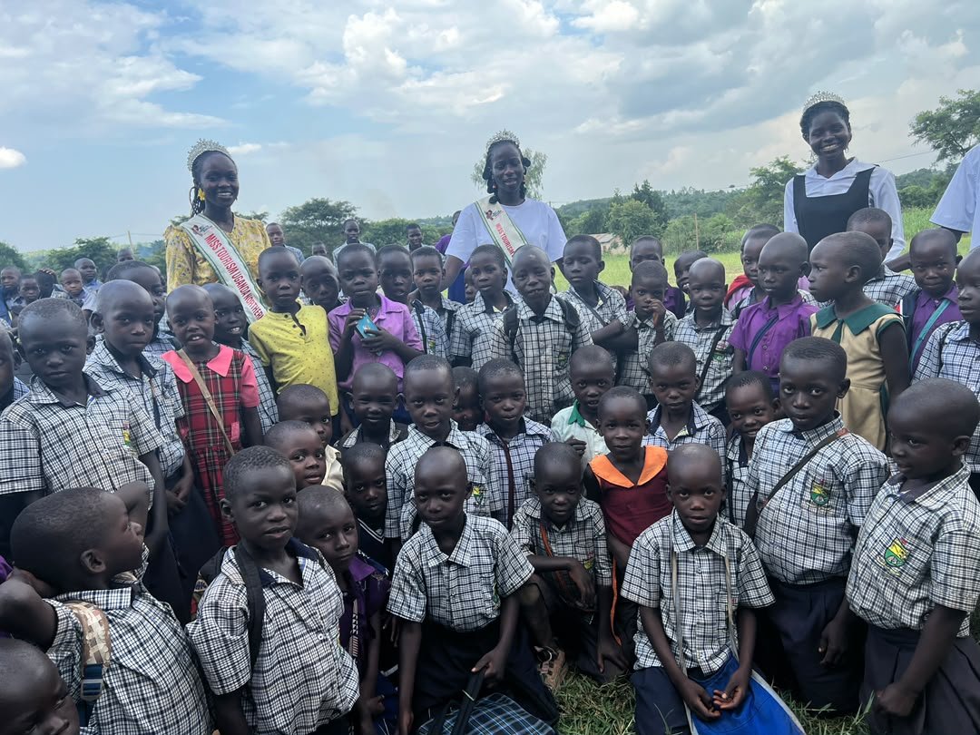 harriet73299's tweet photo. Our outreach to Punoluru primary school in lira city west was very impactful in various ways to teachers,556 boys and 584 girls studying from this school,it was mainly to empower them to embrace culture, tourism and technology but we couldn't forget about let the pearl shine https://t.co/GuA49m3LqJ