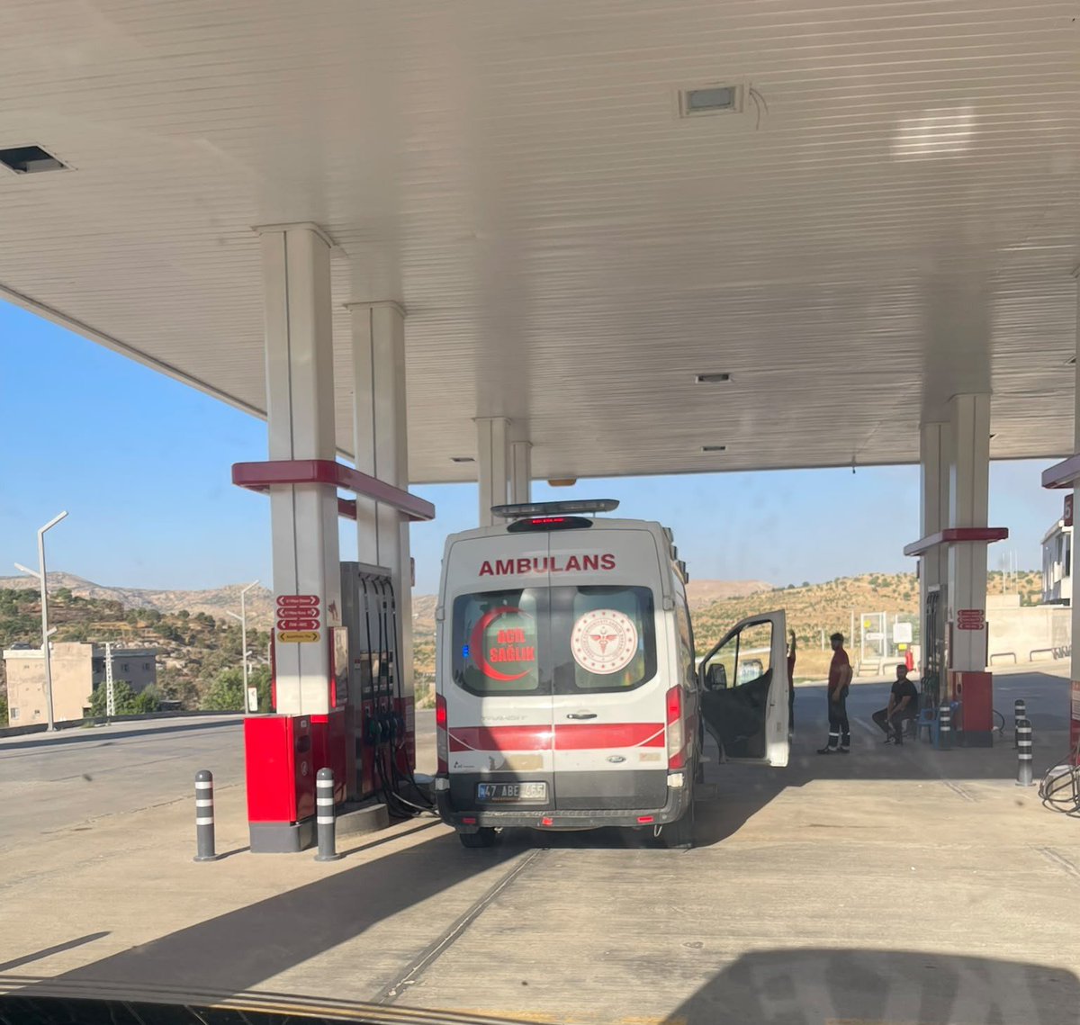 senemm001's tweet photo. Simülasyonda değilmişiz arkadaşlar  ambulansi mazot alınca gördükkkkk https://t.co/X1KObrq7Eo