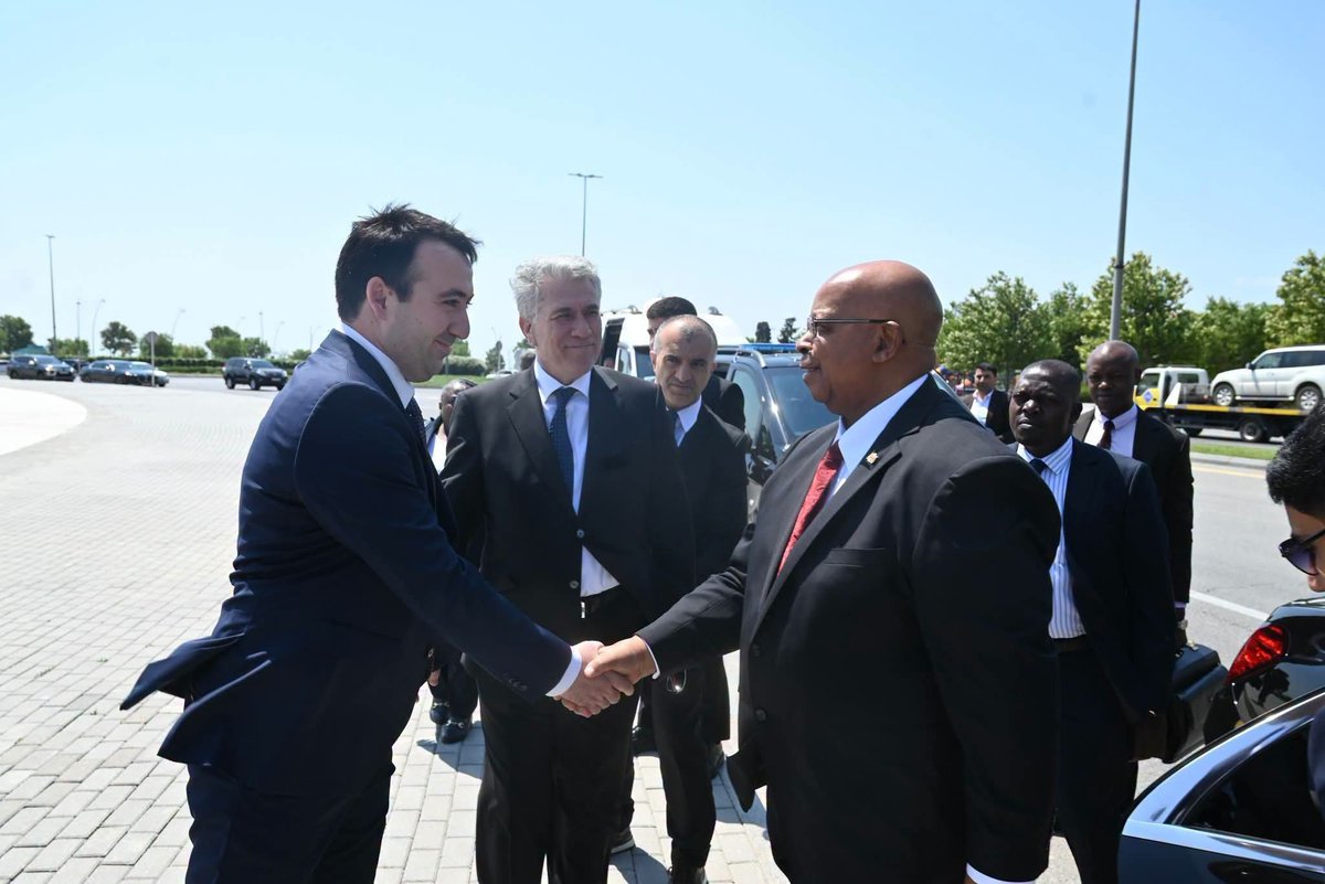 HuniPrince's tweet photo. #GlobalConfidence in the #SecondRepublic continues to soar under @edmnangagwa. Partnering with #Azerbaijan on #DigitalTransformation, #AI &amp; #RenewableEnergy is what we need to accelerate #IndustrialGrowth toward @Zim_Vision2030. #ZimOpenForBusiness #Engagement_ReEngagementPolicy https://t.co/QWkdP958ML