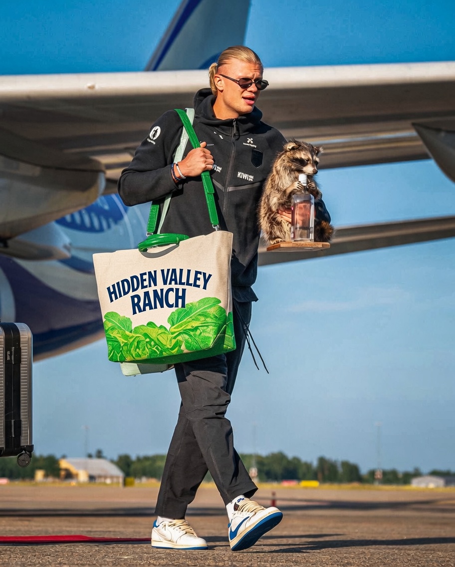 SeanJohnskn's tweet photo. @Erling We know whats in the bag... https://t.co/kkRpIUXqtu