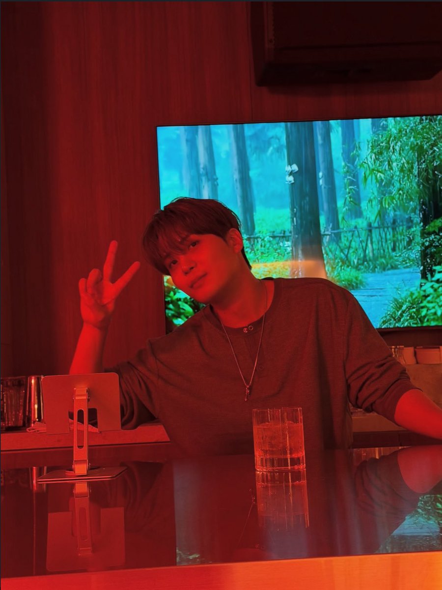 jonghotopia's tweet photo. pov: drinks and a chill night with jongho https://t.co/io3DMkxuKP