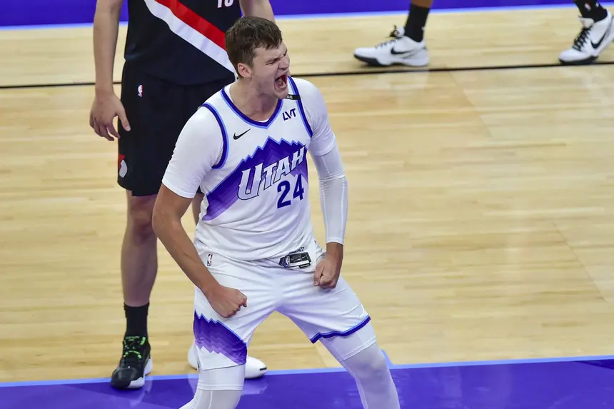 LakersDailyCom's tweet photo. Walker Kessler is ready to ride for the Purple and Gold

"It makes you feel a certain way when you know an organization believes in you. ... If I know they have that belief in me, I'm going to run through a brick wall for them. That's how I've been wired my whole life." https://t.co/JvxlqxiUM1