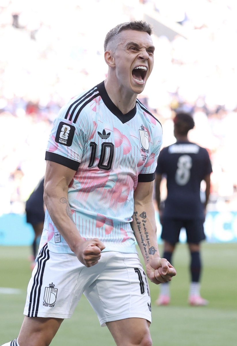 Muhammet38JK's tweet photo. Leandro Trossard 🇧🇪 zu Besiktas 🦅 es ist offiziell ✅✍🏼

•Die Ablöse wird 18M€ plus 2M€ Bonus sein💰
•Sein Gehalt wird um die 6M€ sein💰

•Er wird morgen um 20:45 türkische Zeit in Istanbul ✈️🇹🇷

#Besiktas #transfer 
(Fabrizio Romano) https://t.co/U0uJIGzGm2