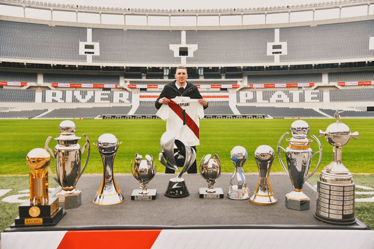 Briagustinaa's tweet photo. Mi abuelo me habló de Amadeo Carrizo,
Mi papá del Pato Fillol,
Y yo a mis hijos les voy a hablar de Franco Daniel Armani. https://t.co/gCHQazLHun