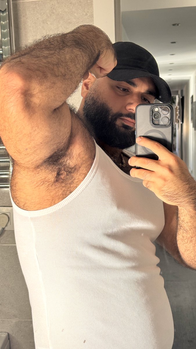 thebearishone's tweet photo. You wanna know what summer smells like? https://t.co/9J3R7O9hut