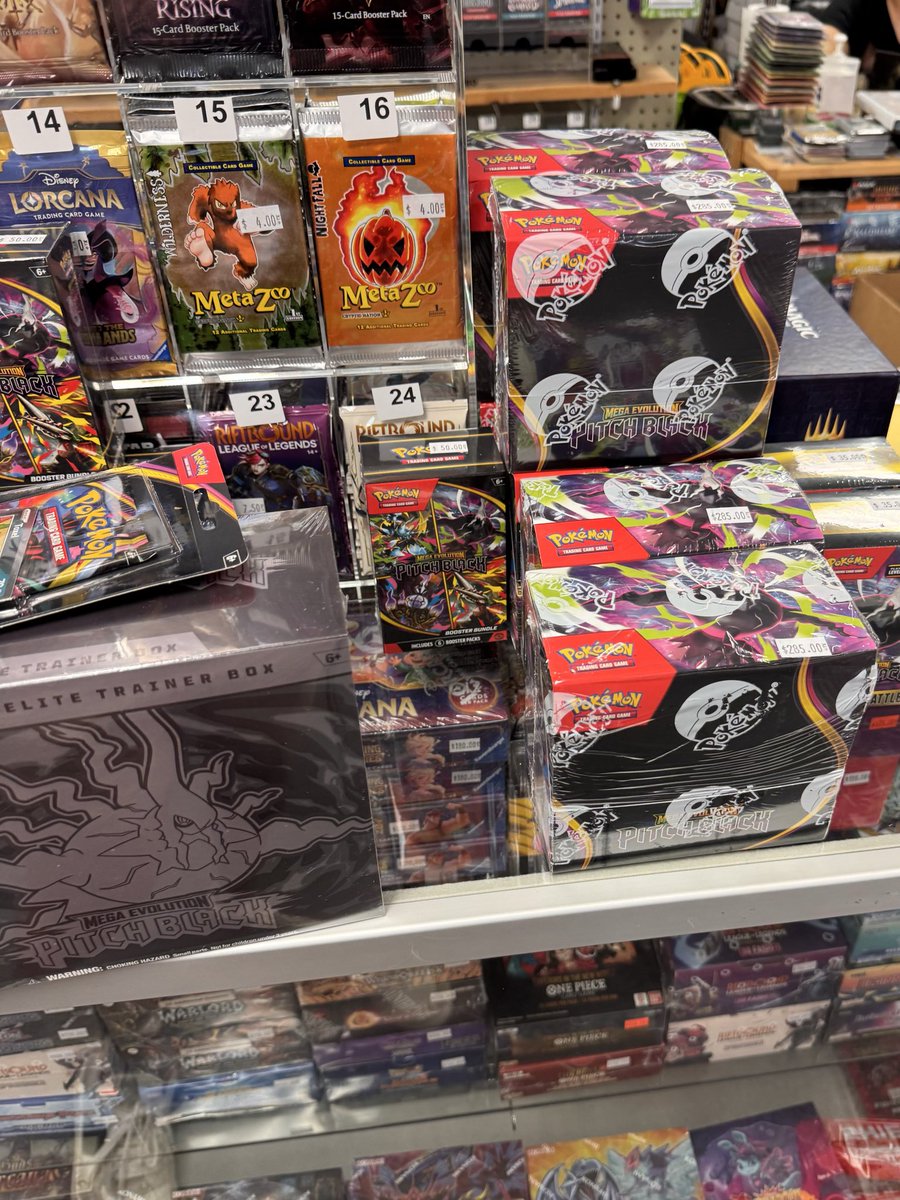 AcadrienYT's tweet photo. @Cawfeeccino Wanted to be respectful so only got 1 ETB but I’m starting to regret not getting a booster box 🫠 https://t.co/3vioSsWWGI