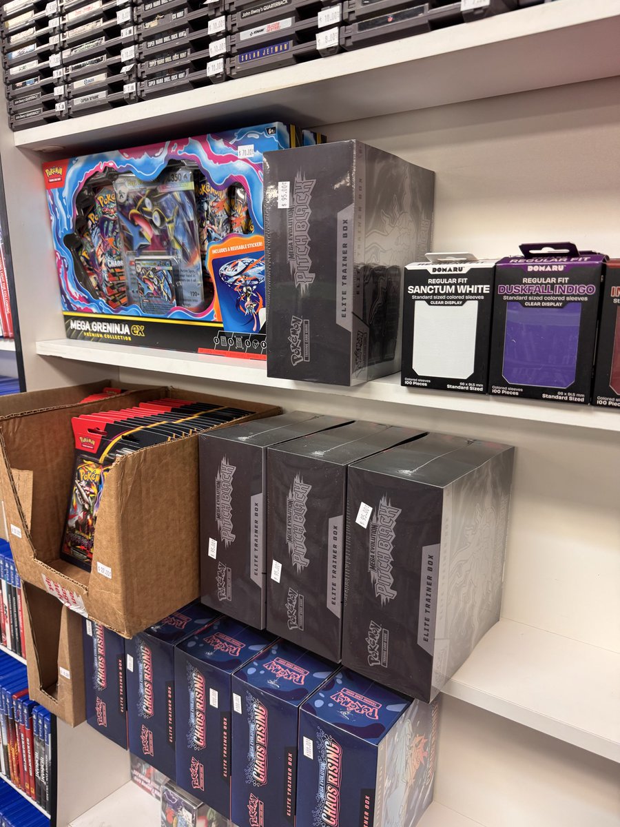 AcadrienYT's tweet photo. @Cawfeeccino Wanted to be respectful so only got 1 ETB but I’m starting to regret not getting a booster box 🫠 https://t.co/3vioSsWWGI