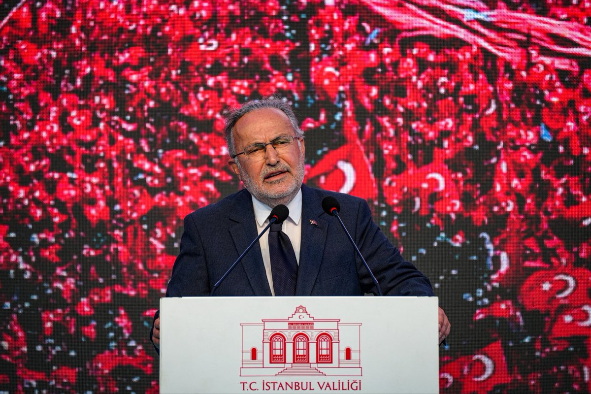 15Temmuz_Der's tweet photo. Bu akşam vefa sofrasındaydık. 🇹🇷

İstanbul Valimiz Sayın Davut Gül’ün ev sahipliğinde, Aile ve Sosyal Hizmetler İl Müdürlüğü ile ortaklaşa düzenlediğimiz yemek programında, şehit ailelerimiz ve kahraman gazilerimizle bir araya geldik. https://t.co/vVVpxRbNpc