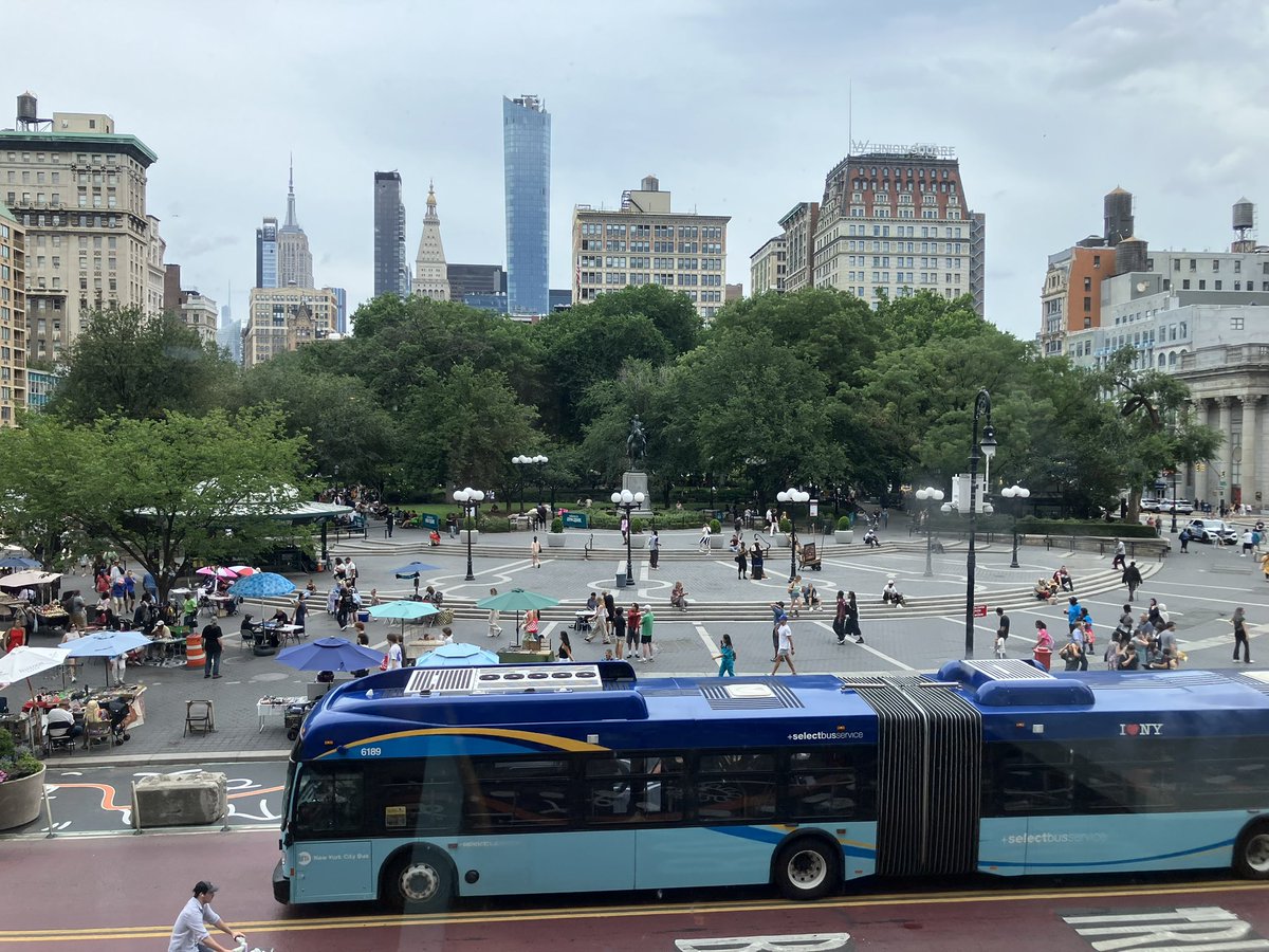MutsukoTweeting's tweet photo. Enjoying a little break in Union Square ☕️🌳🕊️ ユニオンスクエアでちょっとひと休み✨ https://t.co/pvHLW17m5s