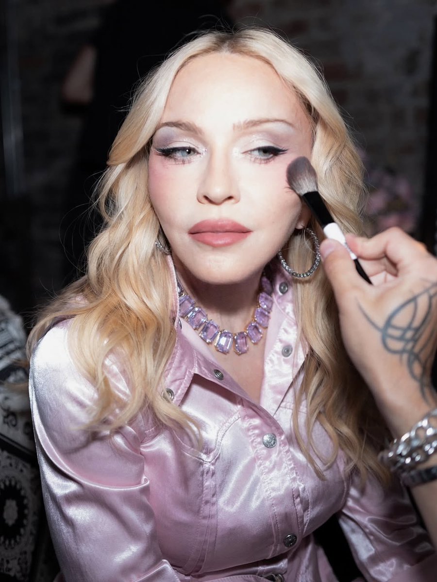 SiteMadonnaBR's tweet photo. OFICIAL: Madonna também é #1 na Billboard Artist 100, ranking que avalia a popularidade dos artistas em todas as paradas da Billboard💜🪩 https://t.co/9V12PR4SzA