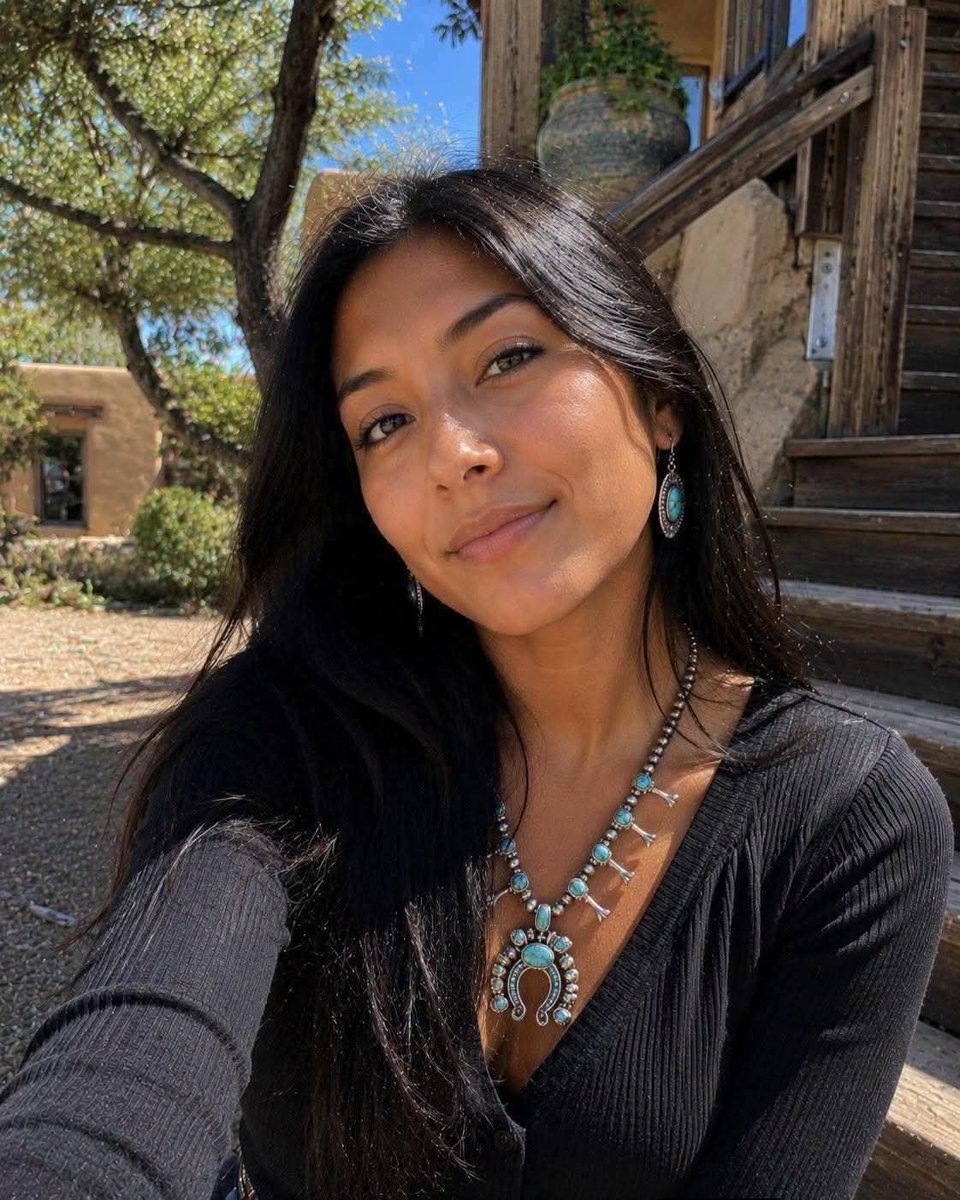 NativeLegacyHub's tweet photo. I'm a proud Native American girl https://t.co/atrsh6OiCR