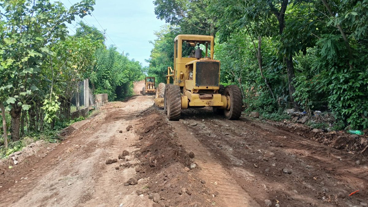 COVIAL_CIV's tweet photo. En el tramo comprendido entre el km 246.5 y 246.9, se realizan trabajos de conformación y aplicación de balasto para mejorar las condiciones de la RD-QUE-28, #Quetzltenango; logrando así rutas transitables y seguras.👷🏼🚜

#ProtegerTransformarAvanzar https://t.co/jhtXCSAeio