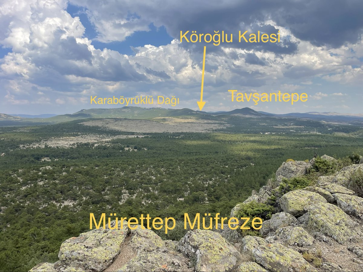 FuatSerdarAydin's tweet photo. Kolankaya kayalıkları, Teperoğlan, Oyuktepe, Tavşantepe, Köroğlu kalesi…13-14 Temmuz 1921 günleri, yani bugünden tam 105 yıl önce, Albay Halit Bey (Karsıalan) komutasındaki 12.grup birlikleri (7. ve 57.Tümenler) bu zorlu bölgede kendilerinden çok daha büyük ateş gücüne sahip Yunan 1. ve 2. Tümenlerine karşı zorlu bir mücadele verdiler. Mücadele o kadar zorluydu ki  Yunan kayıtlarına göre çarpışmalar bittiğinde 500 den fazla Türk cenazesi sayılmıştı. Her iki taraftan Alay ve tabur komutanları ölenler/şehit olanlar arasındaydı. 57. Tümen bütün Kurtuluş Savaşı boyunca, ilk harbe dahil olan, en uzun mesafe geri çekilen, en uzun mesafe ilerleyen ve en çok şehit veren tümendir. @MurettepMufreze @MSuleymanDuman