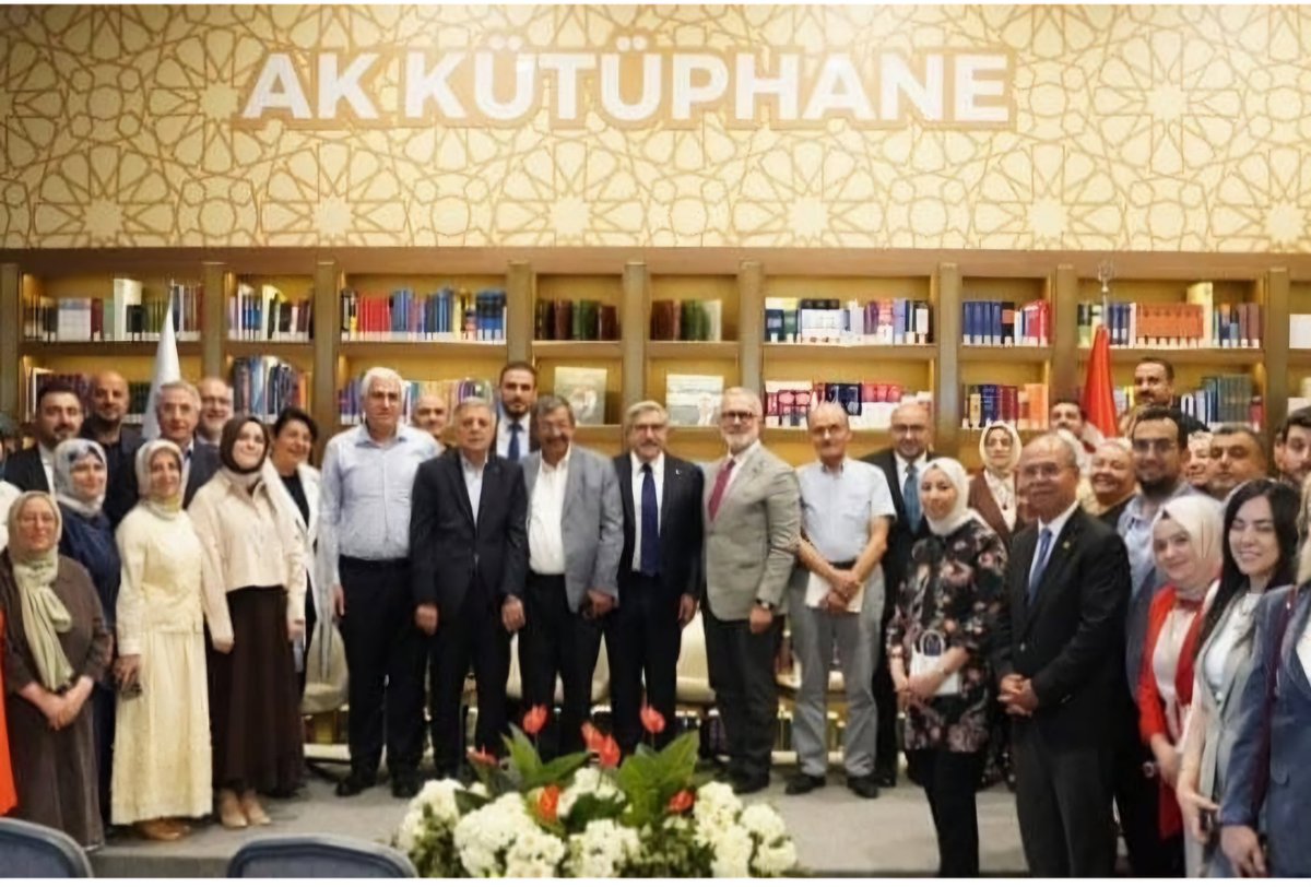 etimesgutkadn1's tweet photo. AK Parti Etimesgut Kadın Kolları Başkanımız Sn. Nurhan Bayhan ve yönetim kurulu üyelerimiz ile birlikte, AK Parti Genel Merkez AK Kütüphane'de düzenlenen "Kütüphane Sohbetleri - Erdem Bayazıt'ı Anma Programı"na katılım sağladık. https://t.co/FWC4zdTTE6