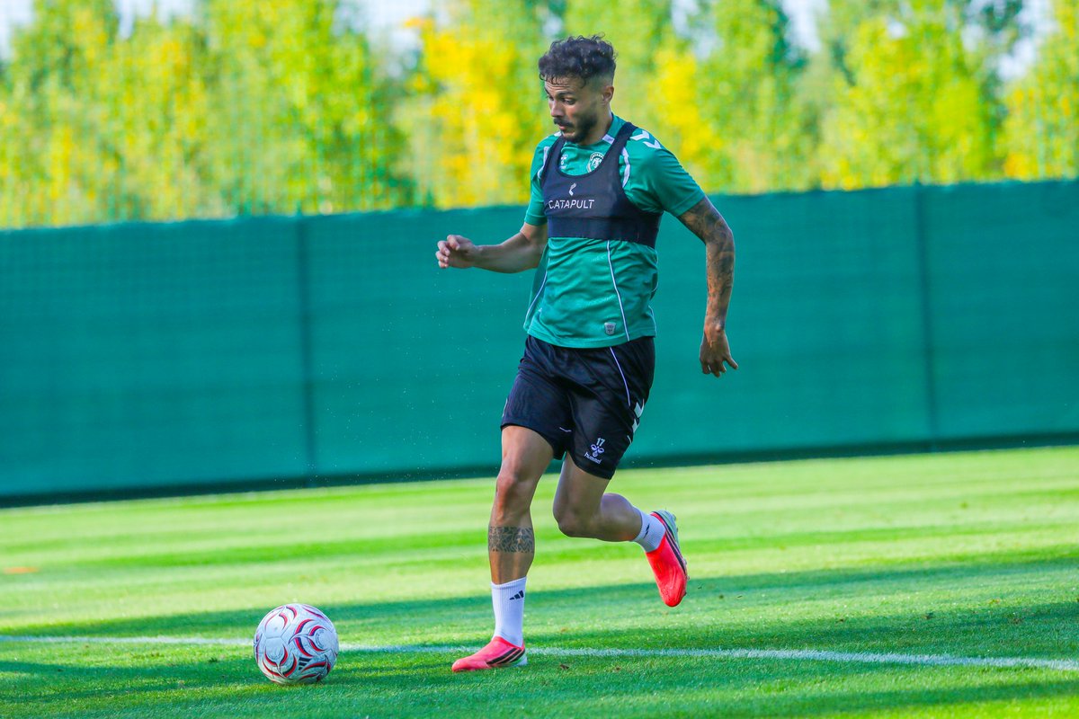 konyaspor's tweet photo. 📸 Günü çift antrenmanla tamamladık.💪
#Konyaspor 💚🤍 #SloveniaCamp https://t.co/Vg60mEGIdF