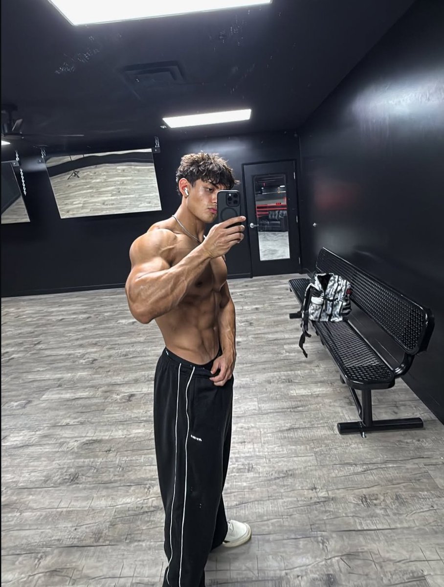 AlphaSoren33's tweet photo. Afternoon #findom #alpha #cashmaster https://t.co/izhQVHJgRv