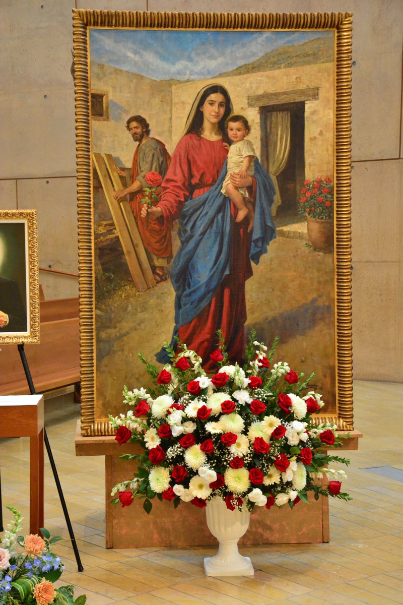Raul_Berzosa's tweet photo. Hace unos días fue bendecida mi pintura "María, Madre del Amor Hermoso" en la Catedral de Nuestra Señora de los Ángeles, en Los Ángeles (California), por el arzobispo Mons. José H. Gómez.

La obra, que representa a la Sagrada Familia en una escena de la vida cotidiana, fue encargada por Fairest Love Family Project. Hoy os comparto estas hermosas fotografías que me han enviado.
