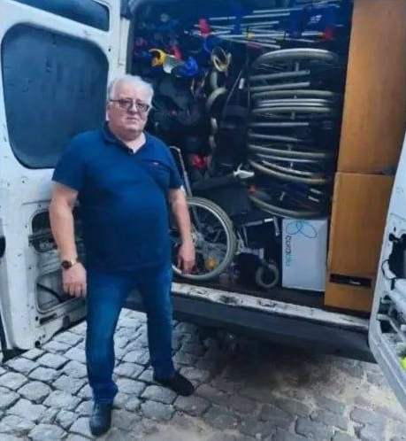 FalkBernhard's tweet photo. Sergei sammelte in Deutschland humanitäre Hilfsgüter (Foto) und transportierte diese persönlich in den russ. Donbass. 
Er leidet unter der ungerechten Gefangenschaft:
„Ich wende mich an alle mitfühlenden Menschen mit der Bitte, mich zu unterstützen, damit ich freikommen kann!“ https://t.co/4PTDFpMdgd