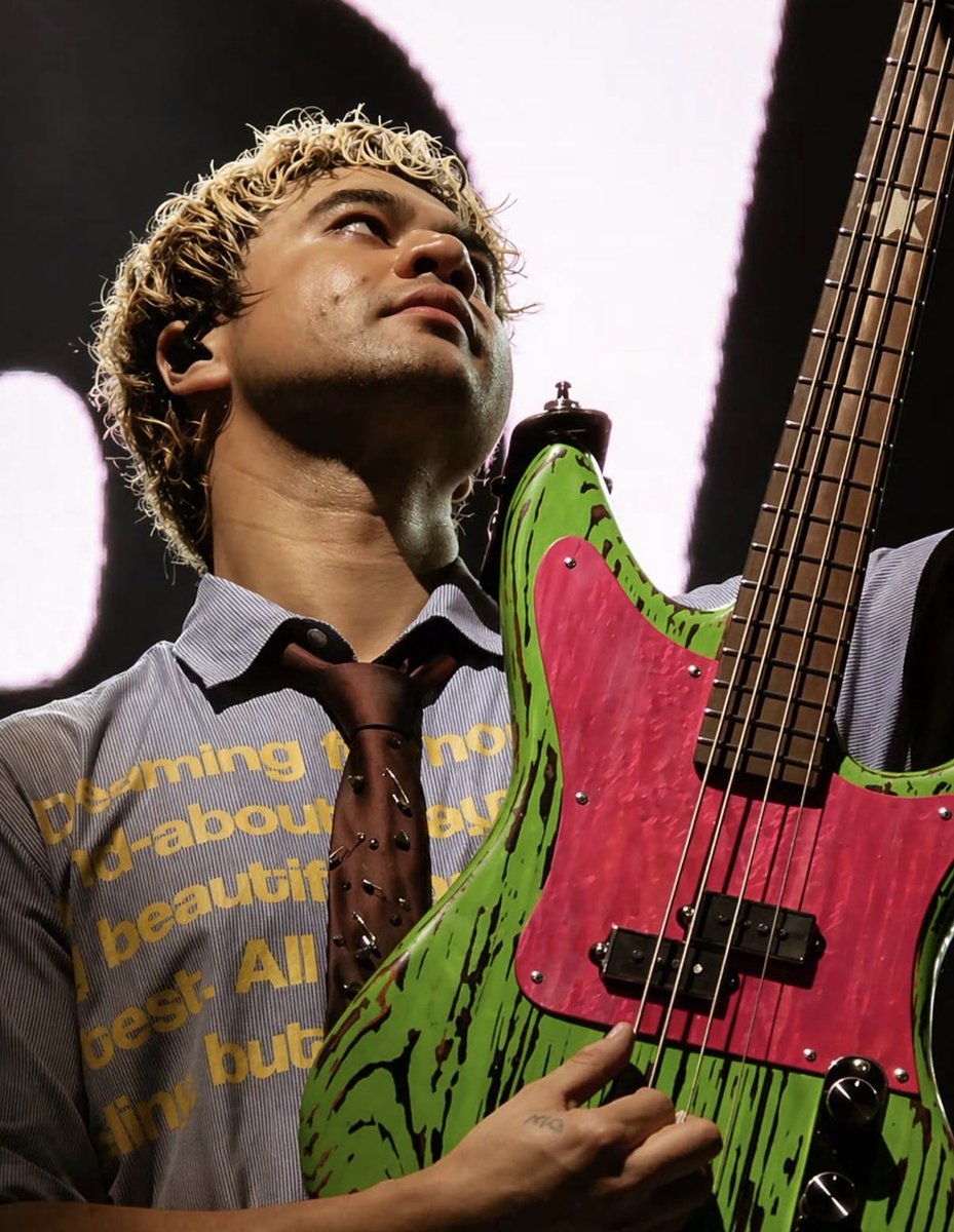 lwtchromatic's tweet photo. This photo of calum 😍😍 https://t.co/JK9ItgZcuz