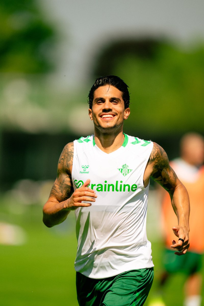 MarcBartra's tweet photo. A por mi 9a temporada en el @RealBetis ! Lleno de ilusión y energía! 💚✨ https://t.co/IxUALWjrsG