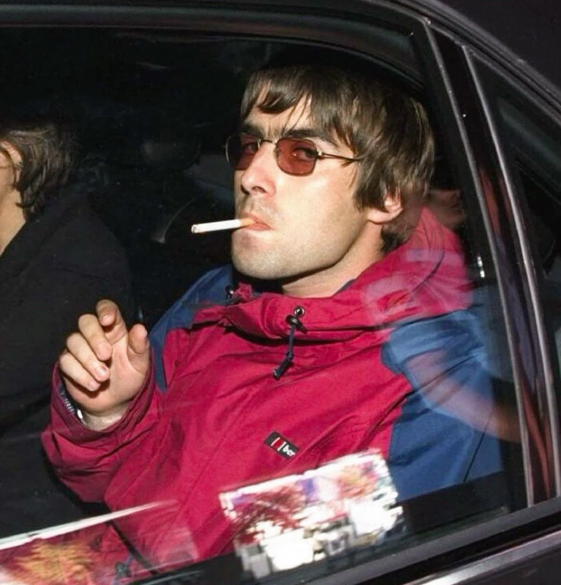 maierbakeraa's tweet photo. literalmente se enfrentan el hambre y las ganas de comer o sea los gallagher contra, me pongo de pie, joaquin levinton https://t.co/YgOdprQyY3