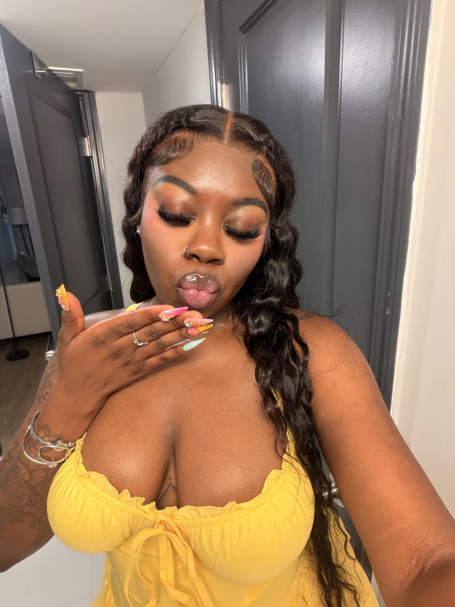 pradasalim's tweet photo. A doll just so picture perfect 🌼 https://t.co/s38L9ibRad