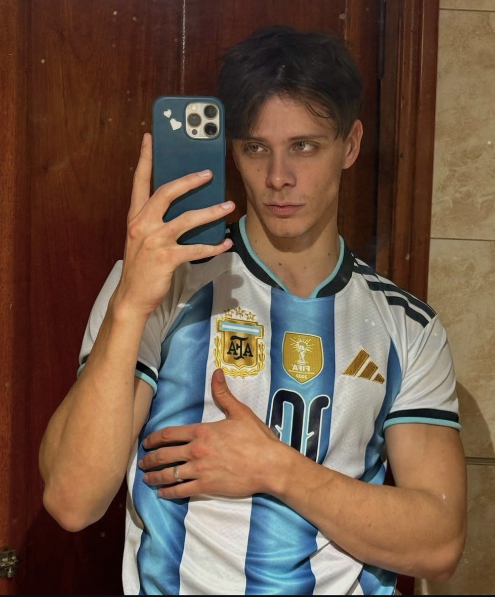 mxalvsw's tweet photo. 🧎🏻‍♂️🇦🇷 tan perfectos y superiores los hombres argentinos https://t.co/1tr6Ulbodd