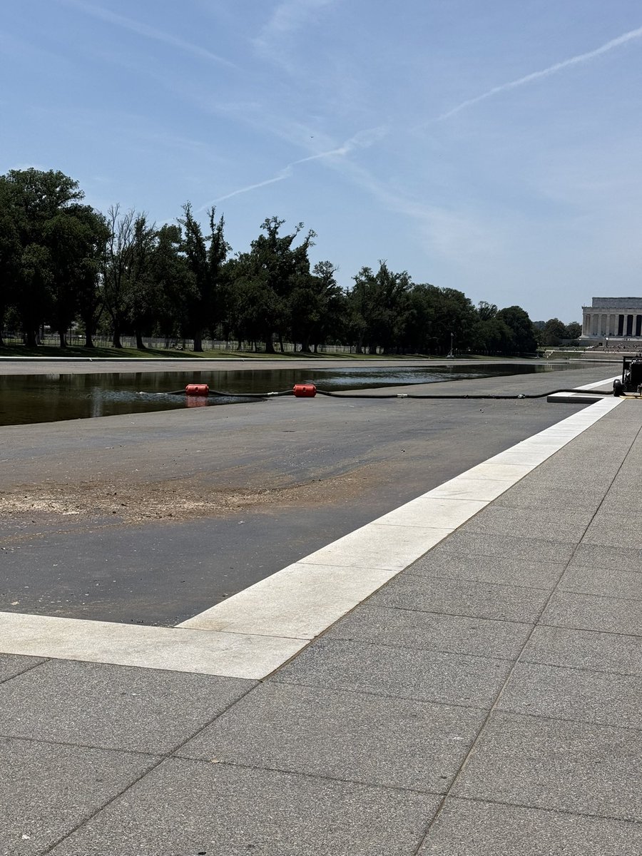 Meiguo_nan's tweet photo. @Angry_Staffer #350FeetMissing
#ReflectingPool
#GashGate
#TrumpLies
#Trump
👇⬇️👇 https://t.co/lM8lr6N6za