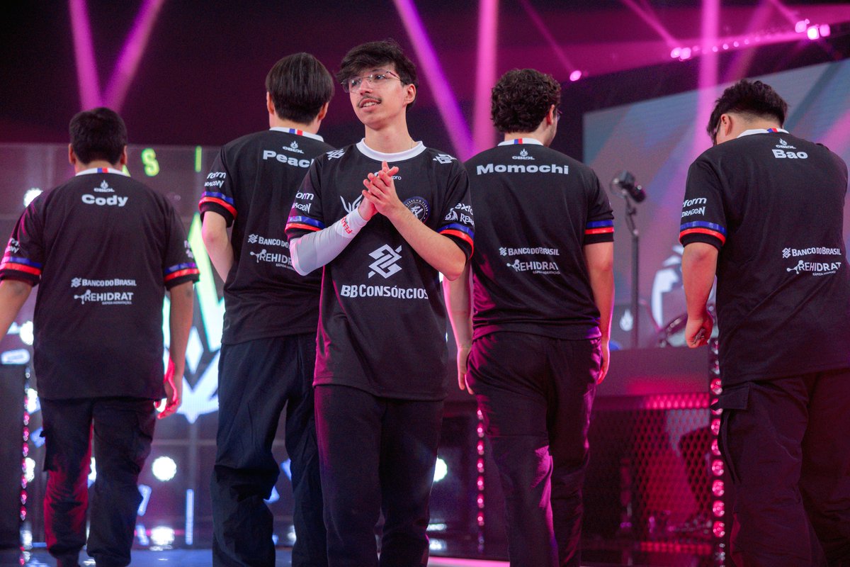 fluxo_lol's tweet photo. Hoje comunicamos que, com a proximidade do encerramento do período de empréstimo, optamos por não dar continuidade ao vínculo com o @curtylol .

Desde sua chegada ao Fluxo, em 2025, ele vestiu nossa camisa com dedicação e profissionalismo, contribuindo para a nossa trajetória ao longo da temporada.

Agradecemos por todo o empenho, comprometimento e pelos momentos compartilhados. Desejamos muito sucesso nos próximos desafios da carreira.

#SegueOFX