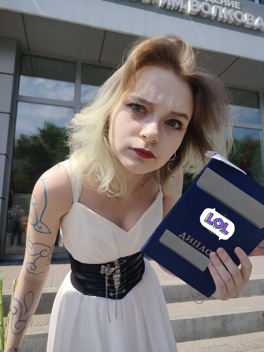 BlixFuss's tweet photo. I didn't die, my Graphics tablet broke down and I ordered a new one. 😔
I also graduated from my college and got my degree. https://t.co/EMwzI5XgGp