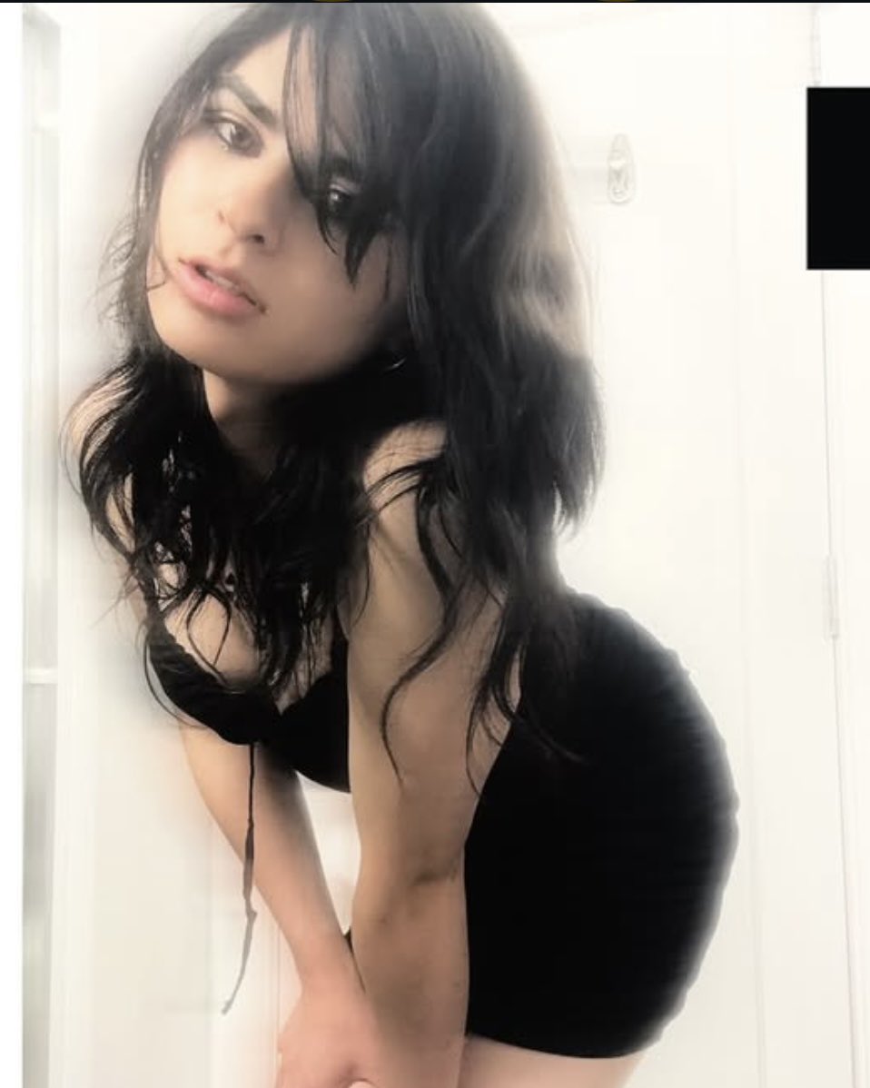 acervoapril's tweet photo. SHE CAN DO BOTH https://t.co/NlKpTZ1F6C