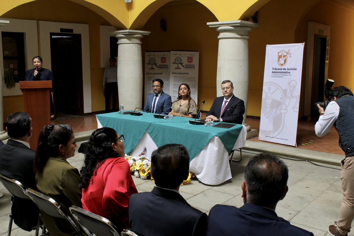 TJA_CDMX's tweet photo. Hoy, el Tribunal de Justicia Administrativa de la Ciudad de México firmó un convenio de colaboración con el Tribunal de Justicia Administrativa del Estado de Oaxaca, impulsando el intercambio de experiencias y el fortalecimiento de la justicia administrativa. 👏 https://t.co/VqzlnGwwtf